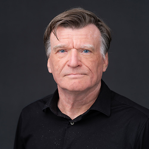 Headshot of Dmitriy Anistratov